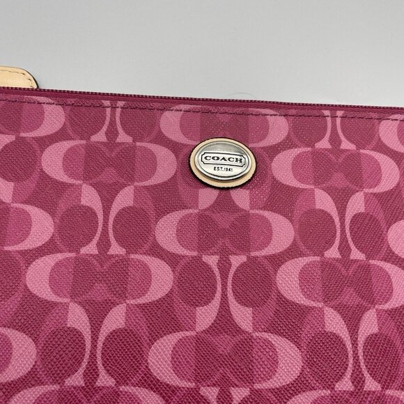 Coach F67516 Peyton Dream C Bordeaux Tech iPad Tablet Pouch Case Clutch Coquette - Picture 2 of 8